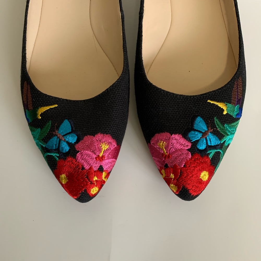 Nine West Embroidered flats